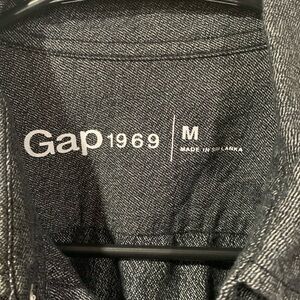 GAP men’s long sleeve shirt